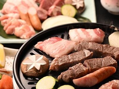 画像：三種のお肉食べ放題